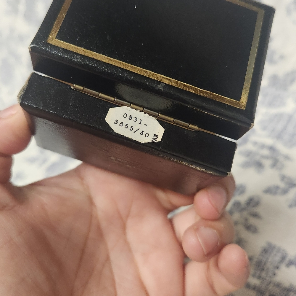 SWANK Gold Square Cufflinks - Picture 10 of 11